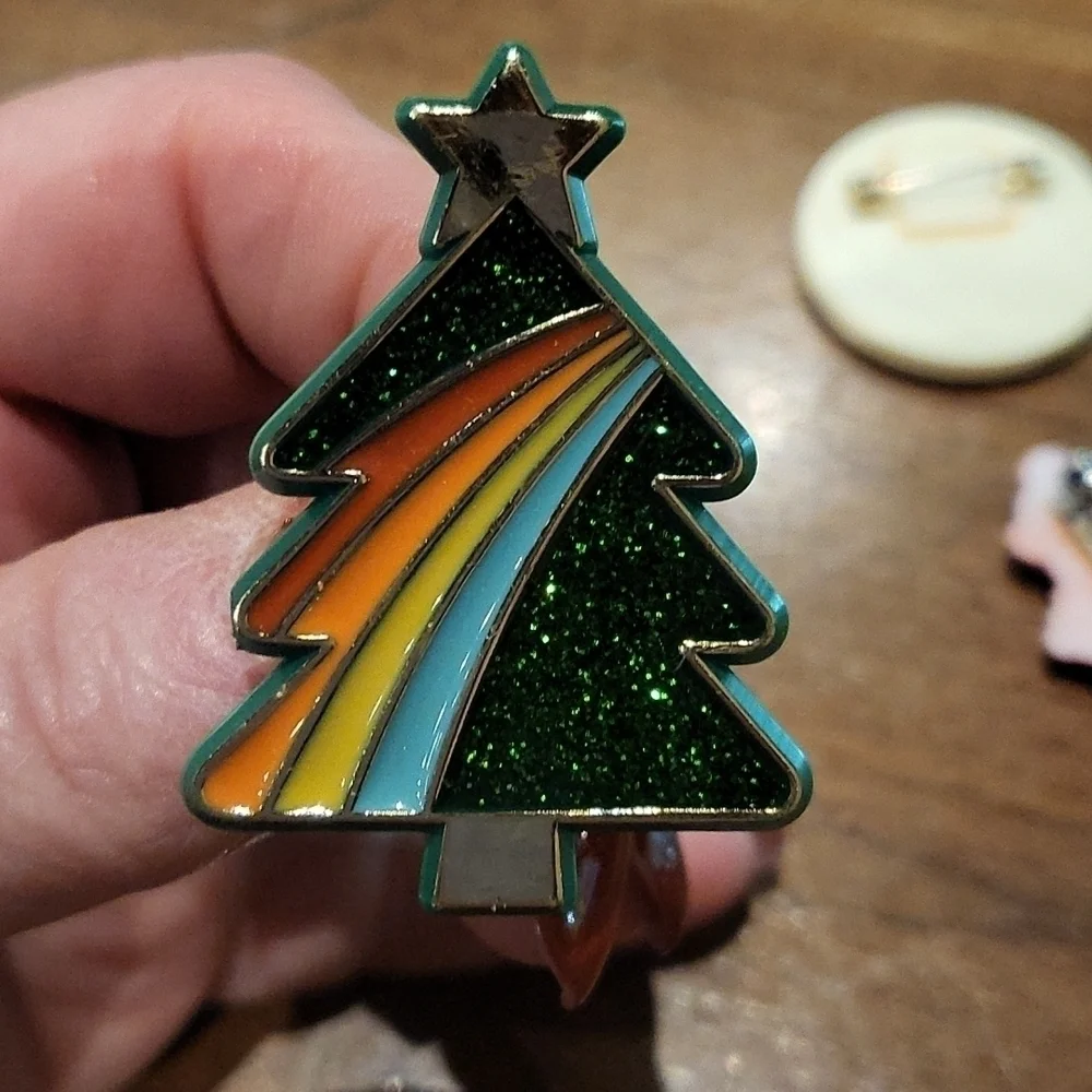 Set of 3 vintage pins